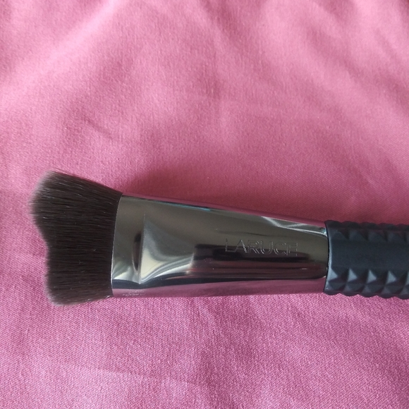 Angled makeup brush - Picture 4 of 6